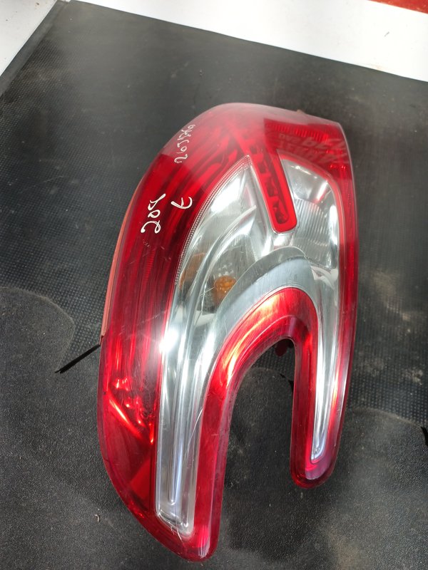 Farolim Trazeiro PEUGEOT 208 I ESQ 9672628280