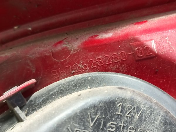 Farolim Trazeiro PEUGEOT 208 I ESQ 9672628280