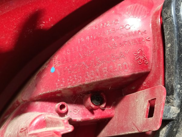 Farolim Trazeiro PEUGEOT 207 ESQ 9686566080