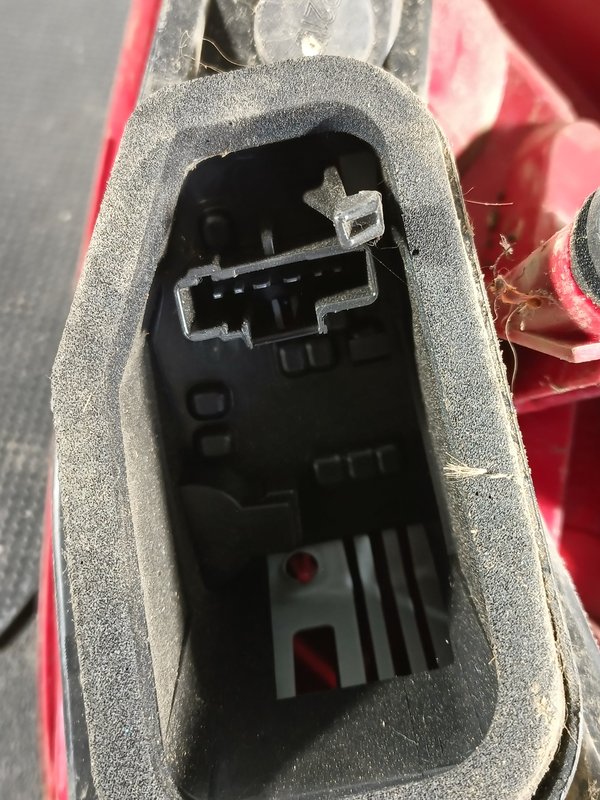 Farolim Trazeiro PEUGEOT 207 ESQ 9686566080