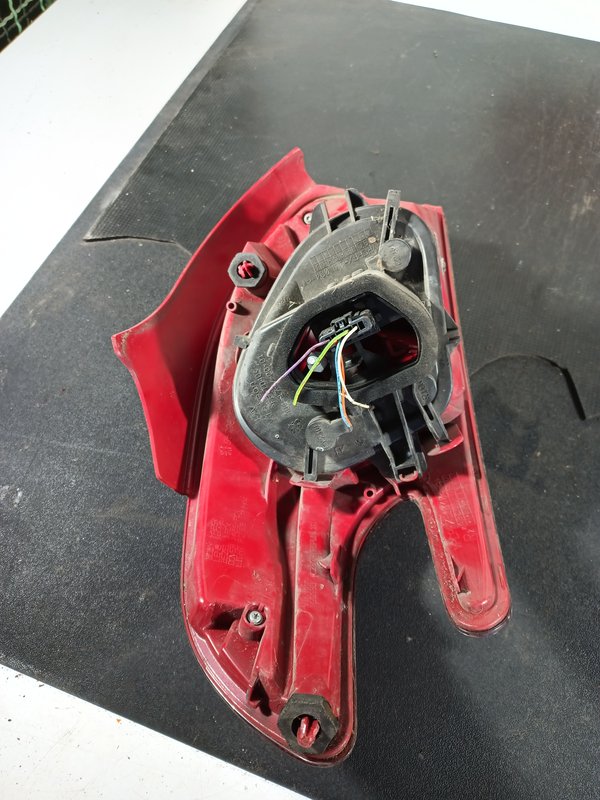 Farolim Trazeiro PEUGEOT 208 I DIR 9672628380