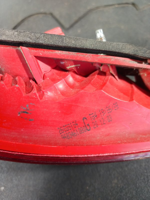 Farolim Trazeiro PEUGEOT 3008 I DIR MALA 9683461080