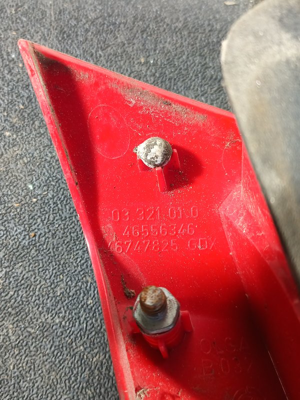 Farolim Trazeiro ALFA ROMEO 147 ESQ MALA 46747825