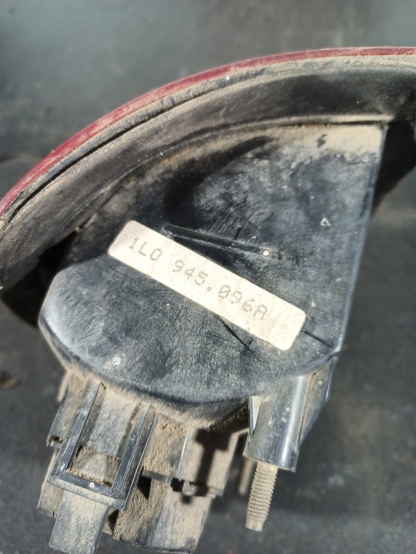 Farolim Trazeiro SEAT TOLEDO I DIR 1L0945096AJ