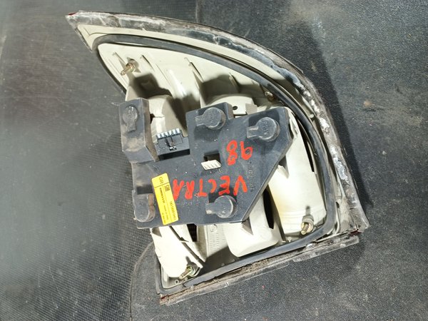 Farolim Trazeiro OPEL VECTRTA B 90568049