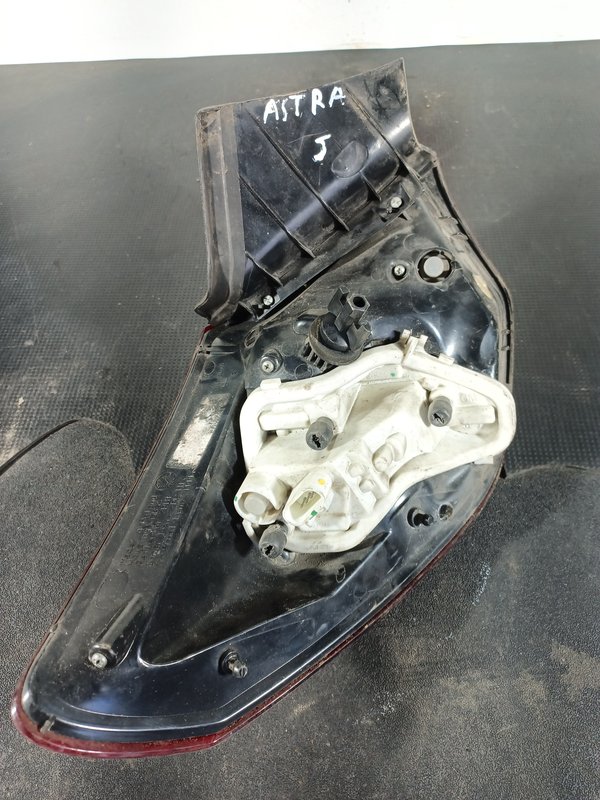 Farolim Trazeiro OPEL ASTRA J DIR 13306460