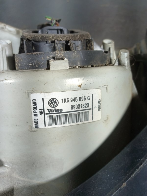 Farolim Trazeiro VW GOLF V DIR 1K6945096Q