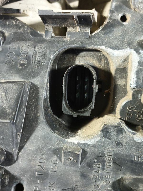 Farolim Trazeiro AUDI A4 B6 DIR 9EL 153 924-021