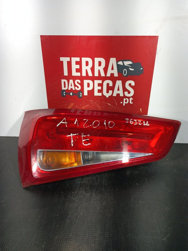 Farolim Trazeiro AUDI A1 ESQ 8X0945093