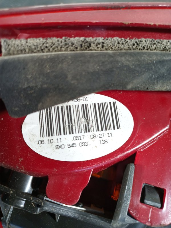 Farolim Trazeiro AUDI A1 ESQ 8X0945093