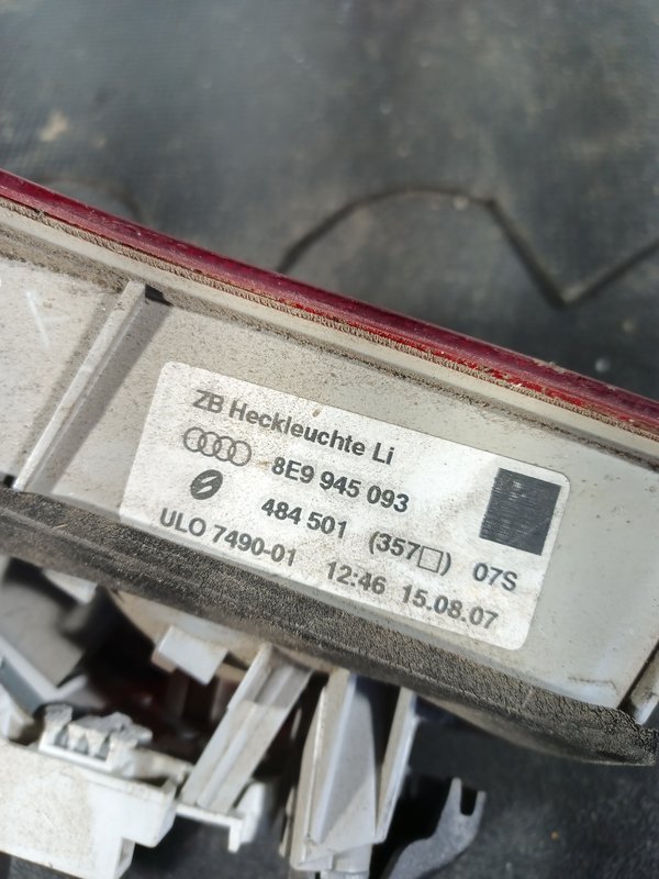 Farolim Trazeiro AUDI A4 B7 ESQ 8E9945093