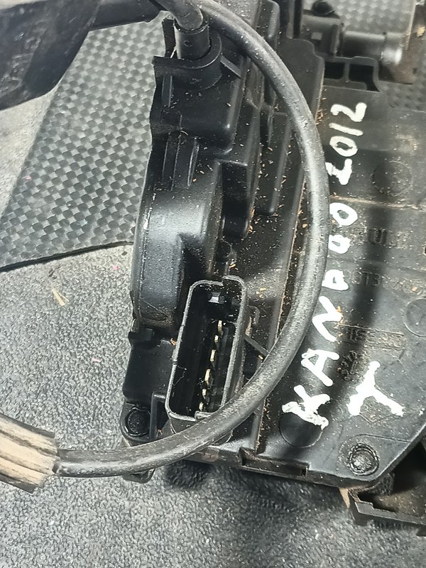 Fecho Mala RENAULT KANGOO II 8200542396