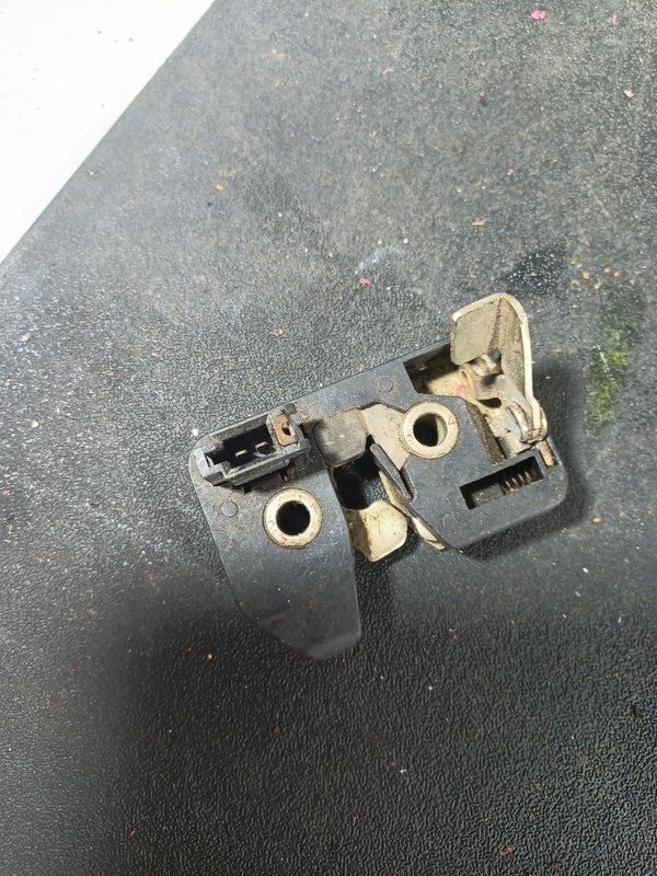 Fecho Mala SEAT CORDOBA 6K0827505A