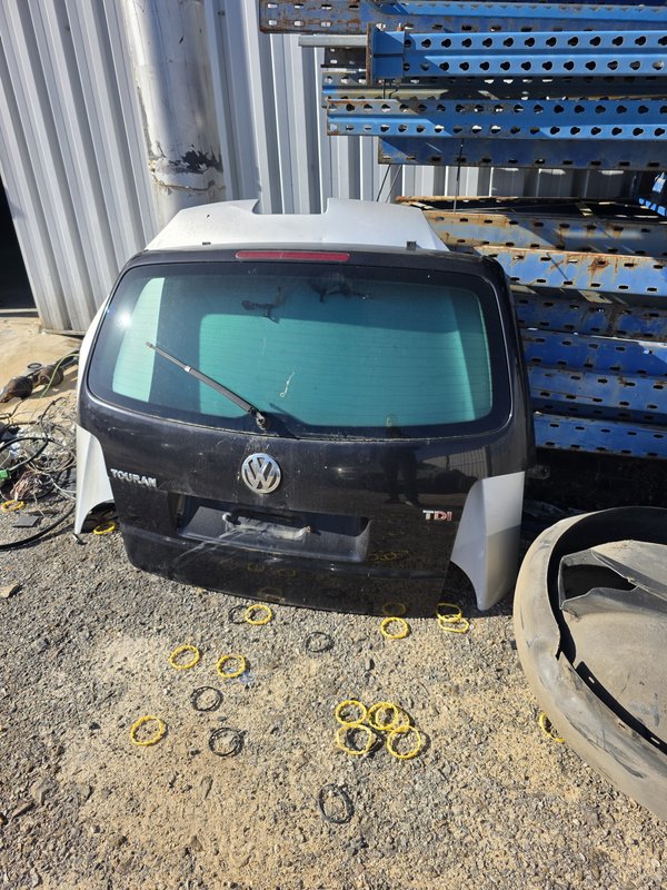 Tampa Mala VW Touran 1T0827025L PRETA
