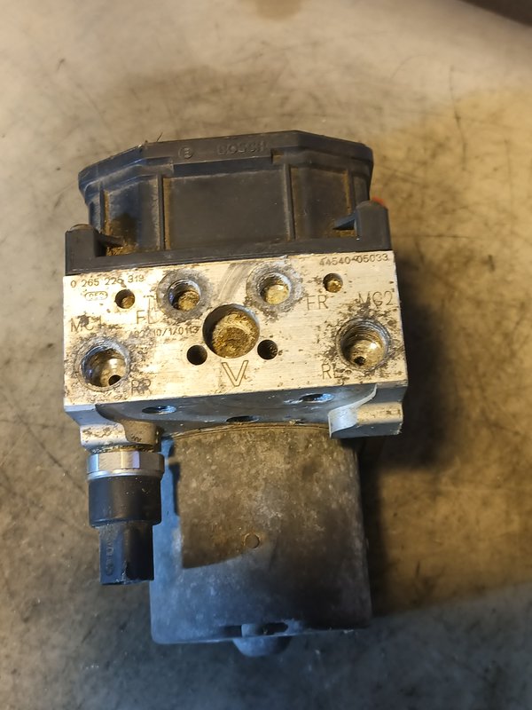ABS TOYOTA AVENSIS T25 4454005033