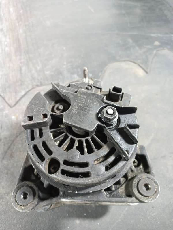 Alternador RENAULT 1.5 dCi 8200660033A