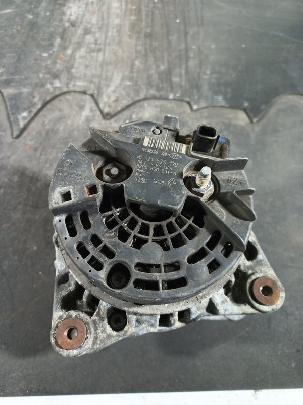 Alternador RENAULT 1.5 dCi MOTOR K9K 8200660034A