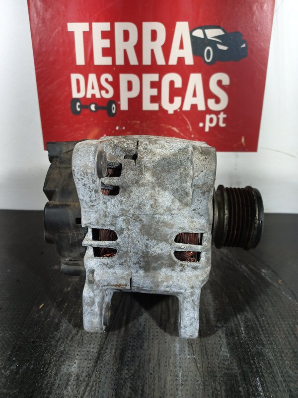 Alternador RENAULT 231003831R