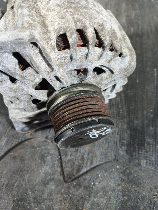 Alternador RENAULT 231003831R