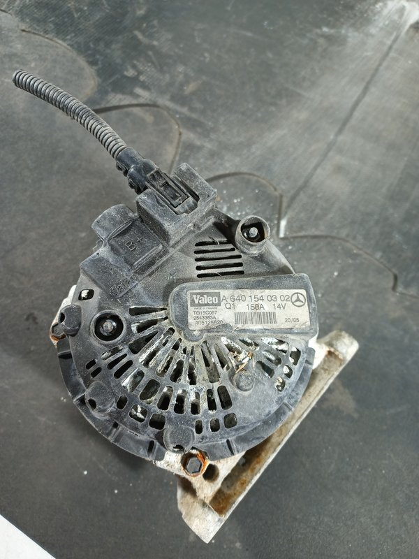 Alternador MERCEDES A6401540302