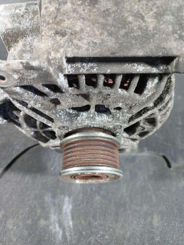 Alternador MERCEDES A0131540002