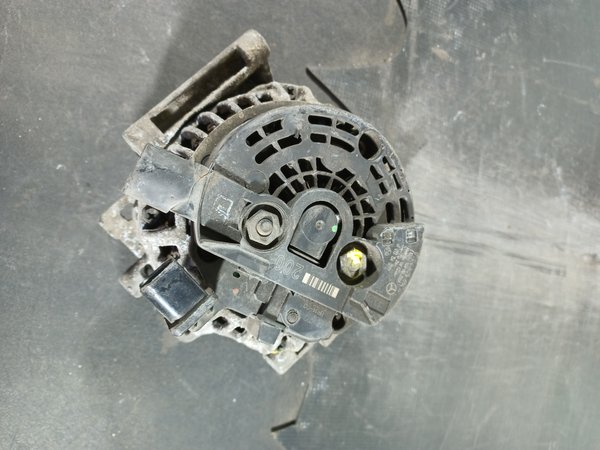 Alternador MERCEDES A0131540002