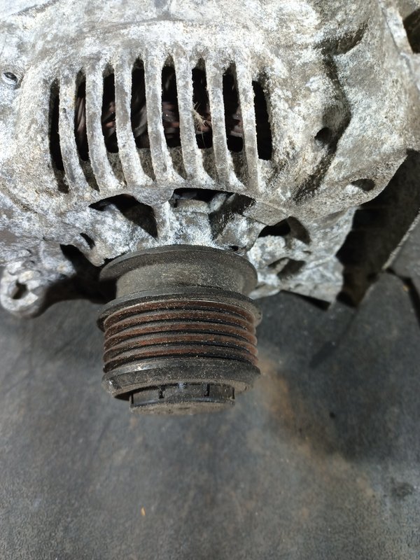 Alternador MERCEDES A0111548202