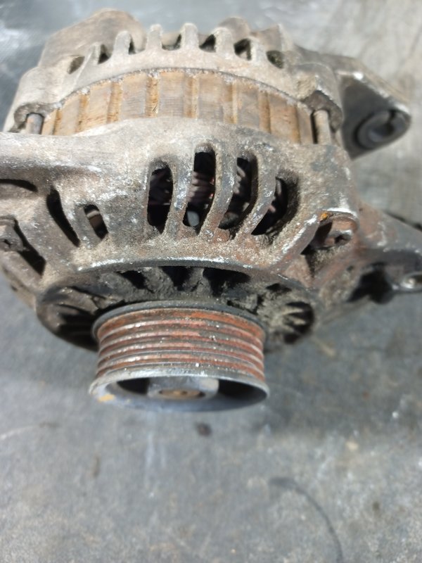 Alternador MITSUBISHI 4G13 MD325696