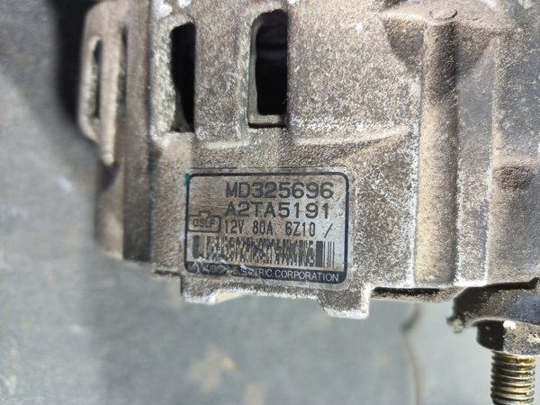 Alternador MITSUBISHI 4G13 MD325696
