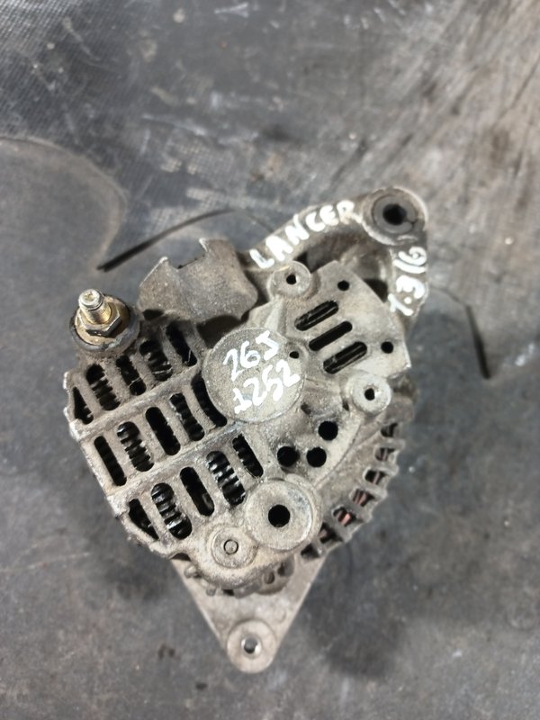 Alternador MITSUBISHI 4G13 MD325696