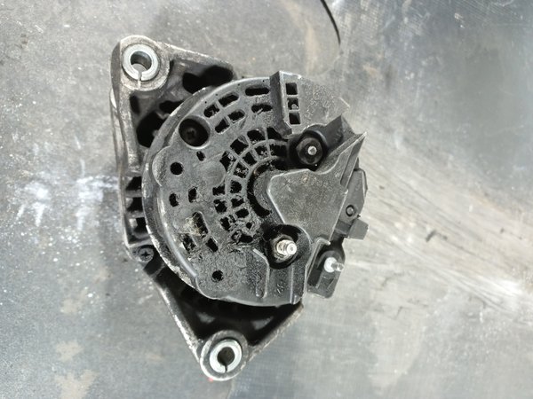 Alternador OPEL Y22DTR 13108596