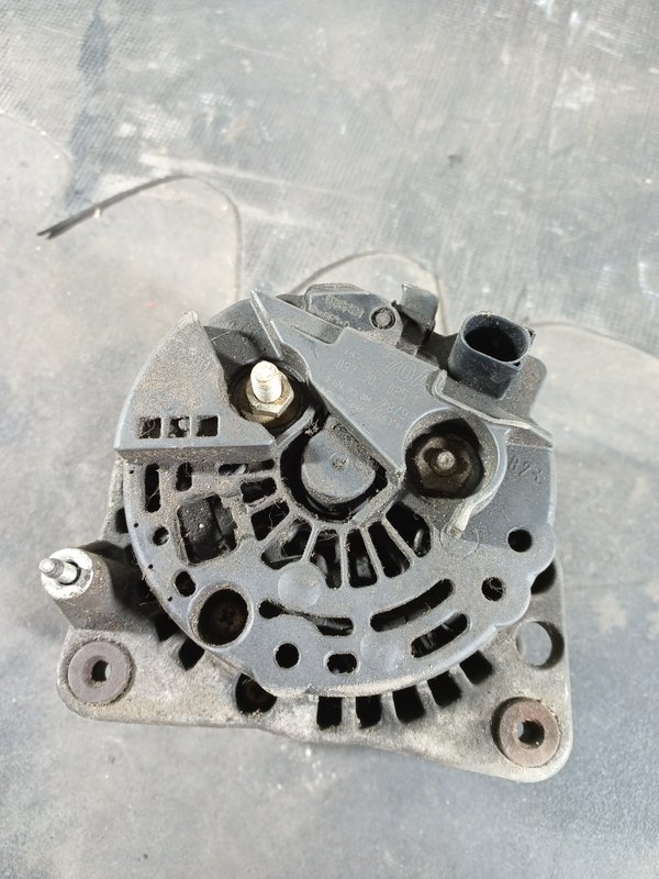 Alternador VW GOLF IV 037903025