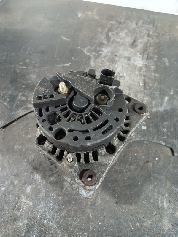 Alternador VW GOLF IV 028903028D