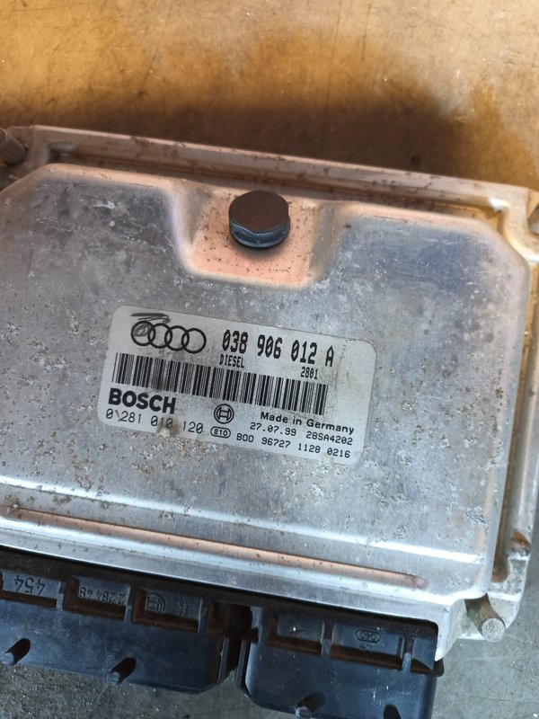 Centralina Motor VW 1.9 TDI 038906012A