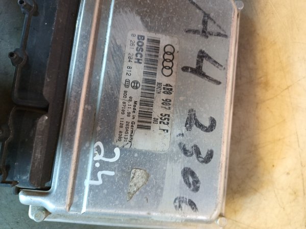 Centralina Motor Audi A4 2.4 30v 4B0907552F